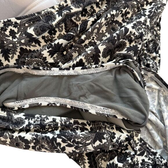 Tommy Bahama Black & White Floral One Piece Bandeau Swimsuit - Picture 7 of 8